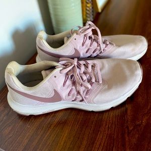 Womens Size 9.5 Nike Sneakers